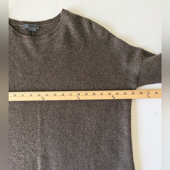 Vince Woman’s Relaxed Scoop Neck Sweater in Taupe Cashmere Wool Sz M - Picture 4 of 12